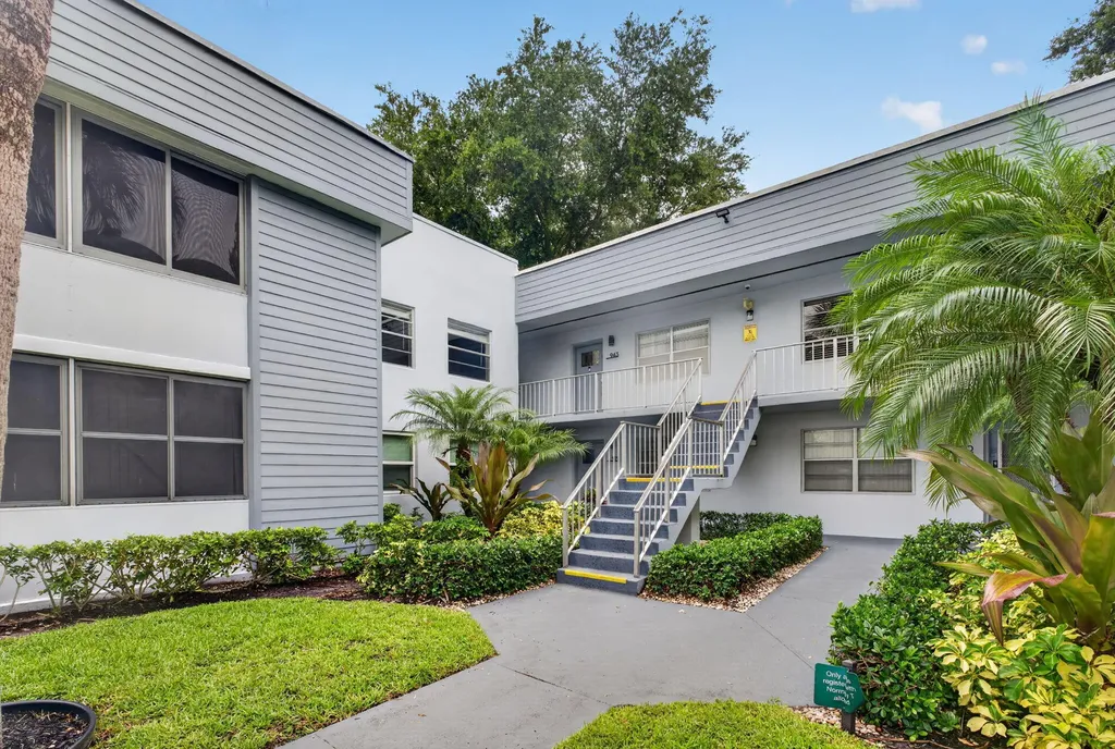 942 Normandy T Trail Delray Beach FL 33484
