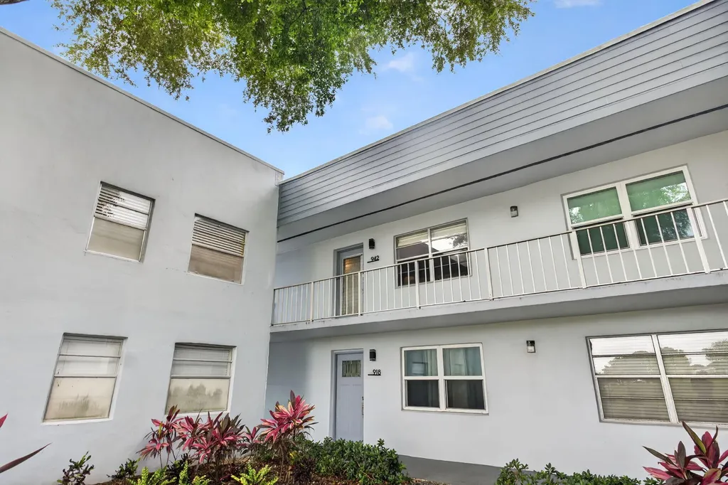 942 Normandy T Trail Delray Beach FL 33484