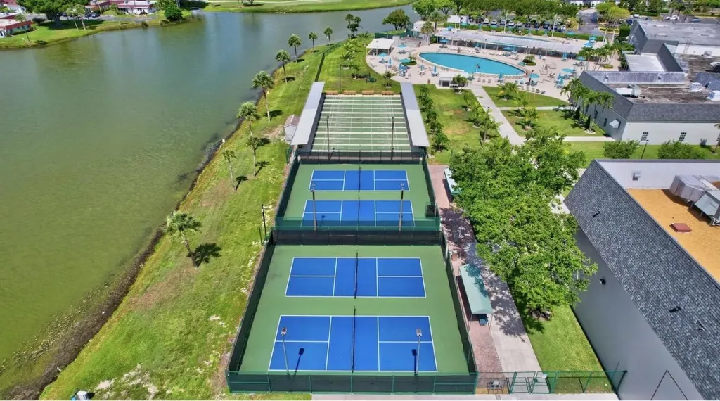942 Normandy T Trail Delray Beach FL 33484