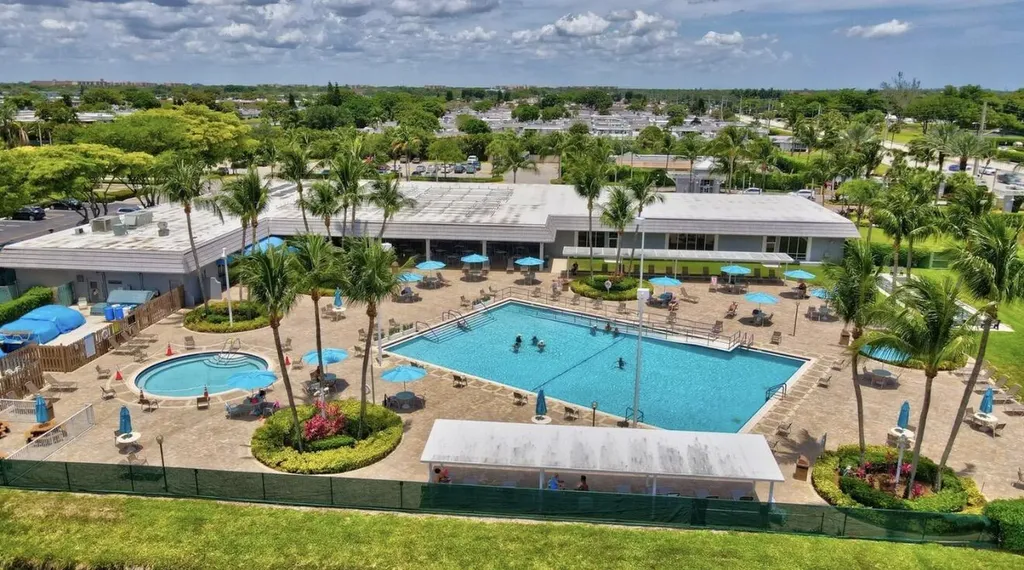 942 Normandy T Trail Delray Beach FL 33484