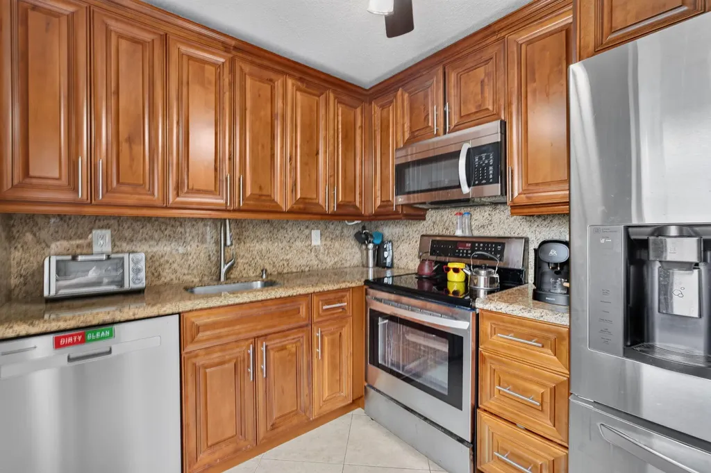 942 Normandy T Trail Delray Beach FL 33484