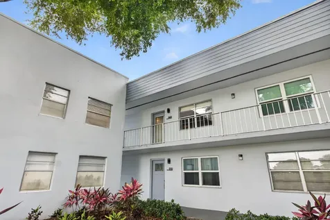 942 Normandy T Trail Delray Beach FL 33484