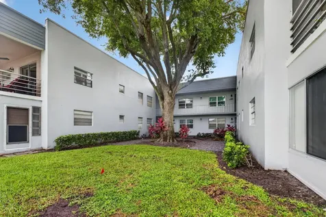942 Normandy T Trail Delray Beach FL 33484