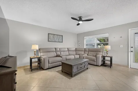 942 Normandy T Trail Delray Beach FL 33484