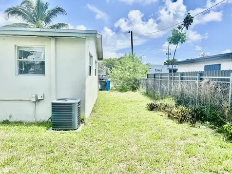 5320 SW 25th Court West Park FL 33023