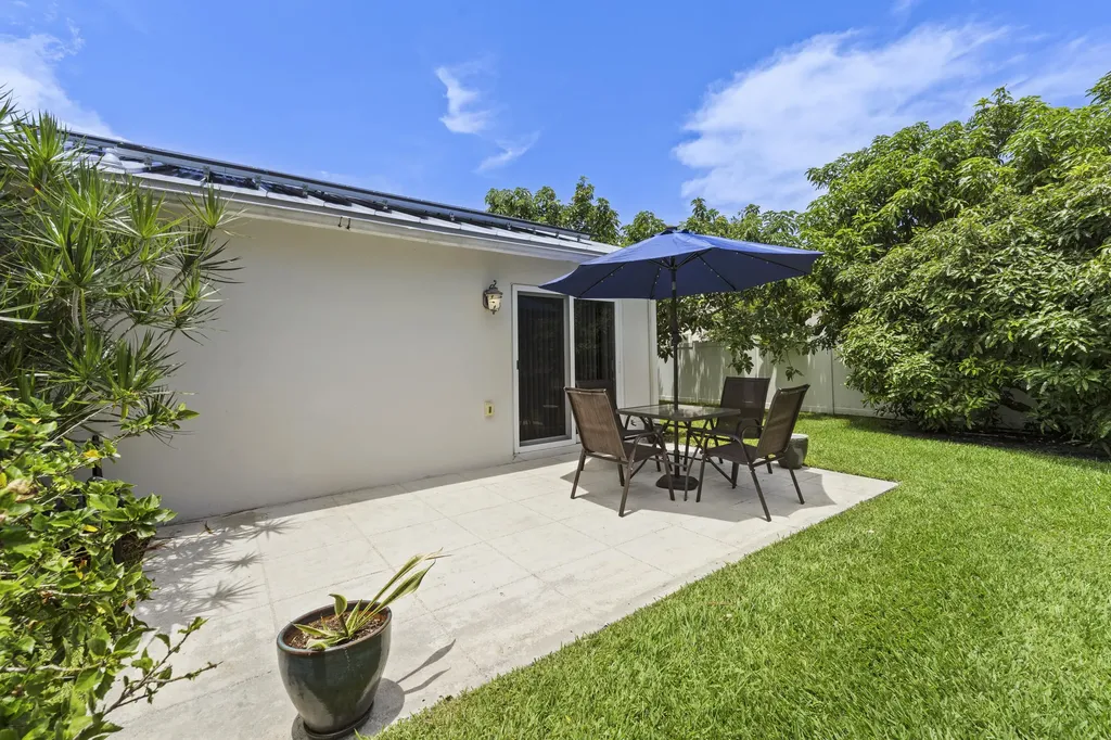 1264 Pine Sage Circle West Palm Beach FL 33409