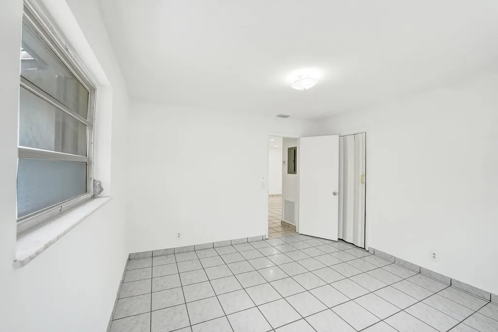 5830 Garfield Street Hollywood FL 33021