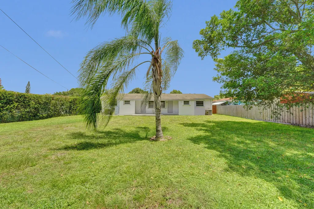 5830 Garfield Street Hollywood FL 33021