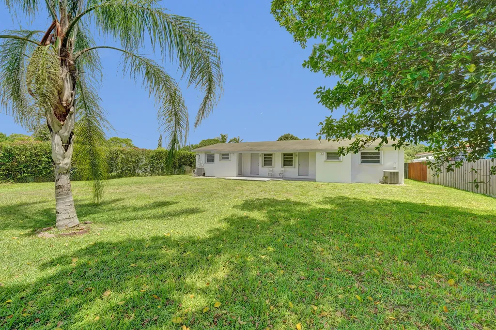 5830 Garfield Street Hollywood FL 33021
