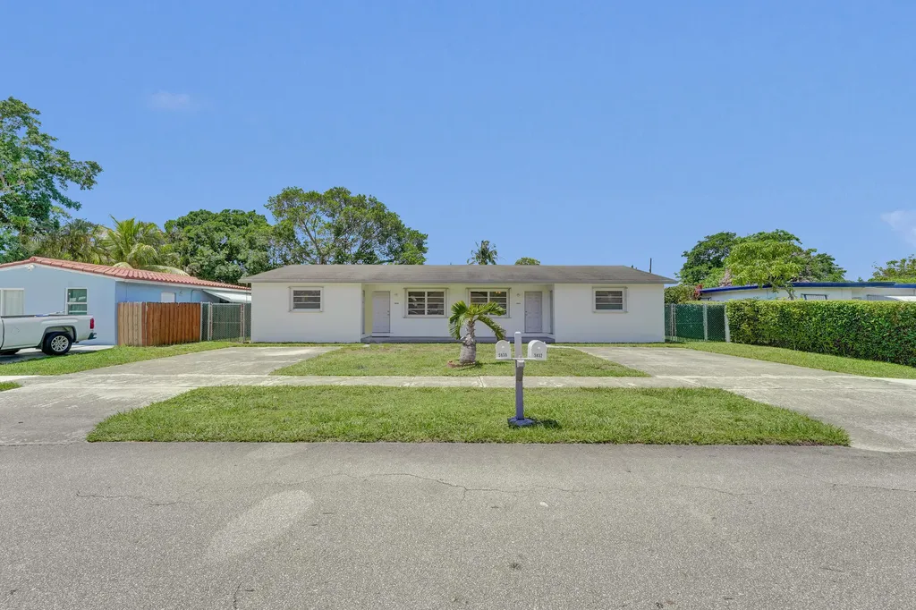 5830 Garfield Street Hollywood FL 33021