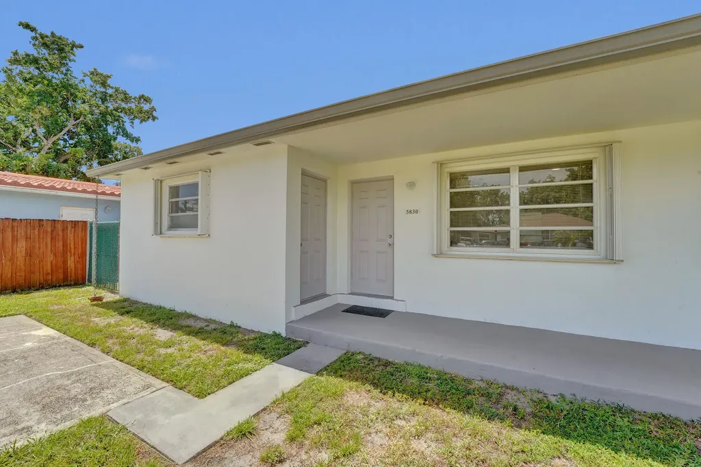 5830 Garfield Street Hollywood FL 33021
