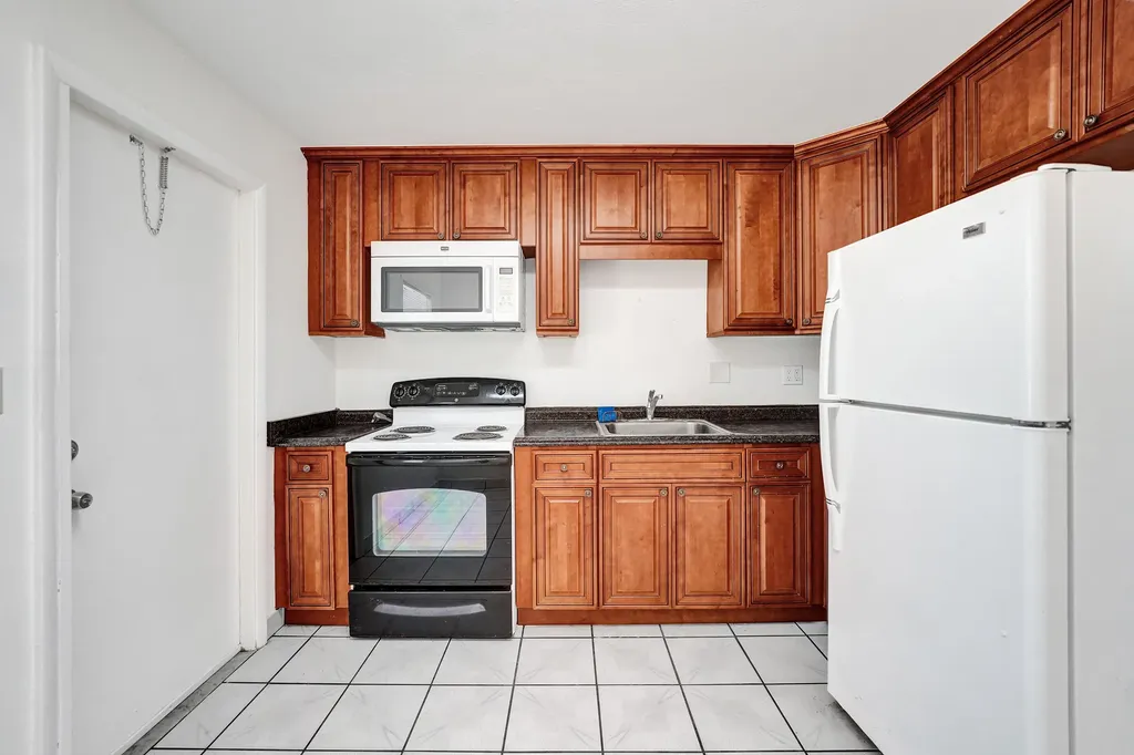 5830 Garfield Street Hollywood FL 33021