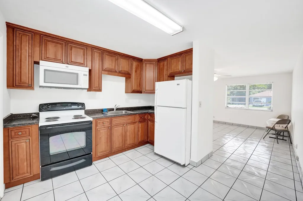 5830 Garfield Street Hollywood FL 33021