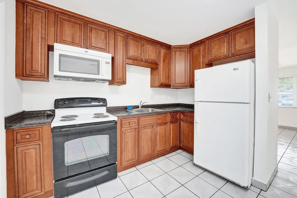 5830 Garfield Street Hollywood FL 33021