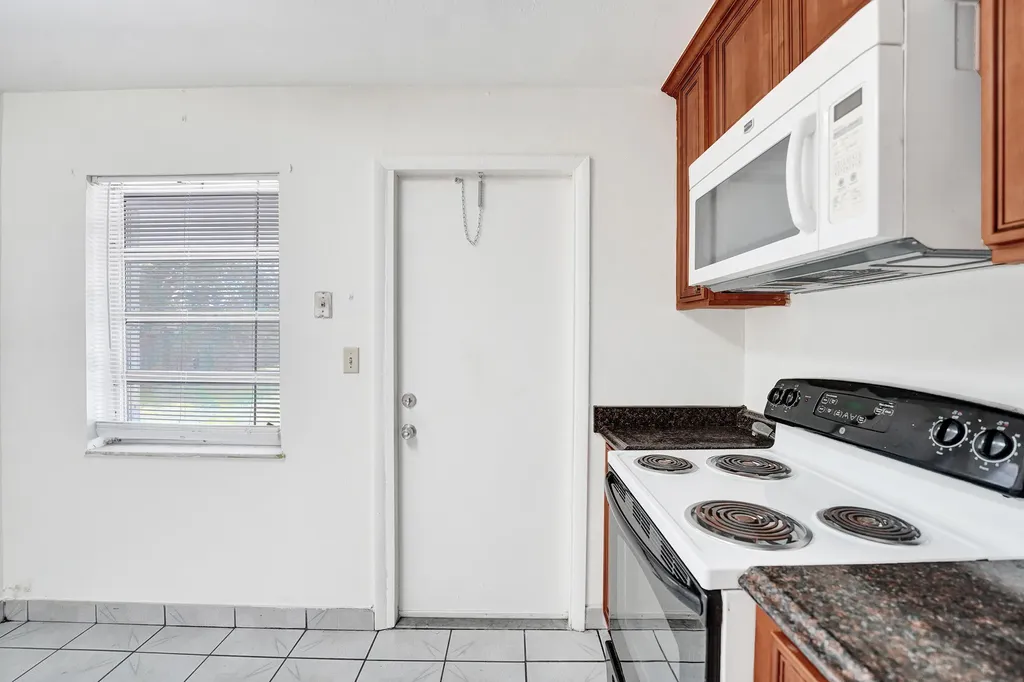5830 Garfield Street Hollywood FL 33021