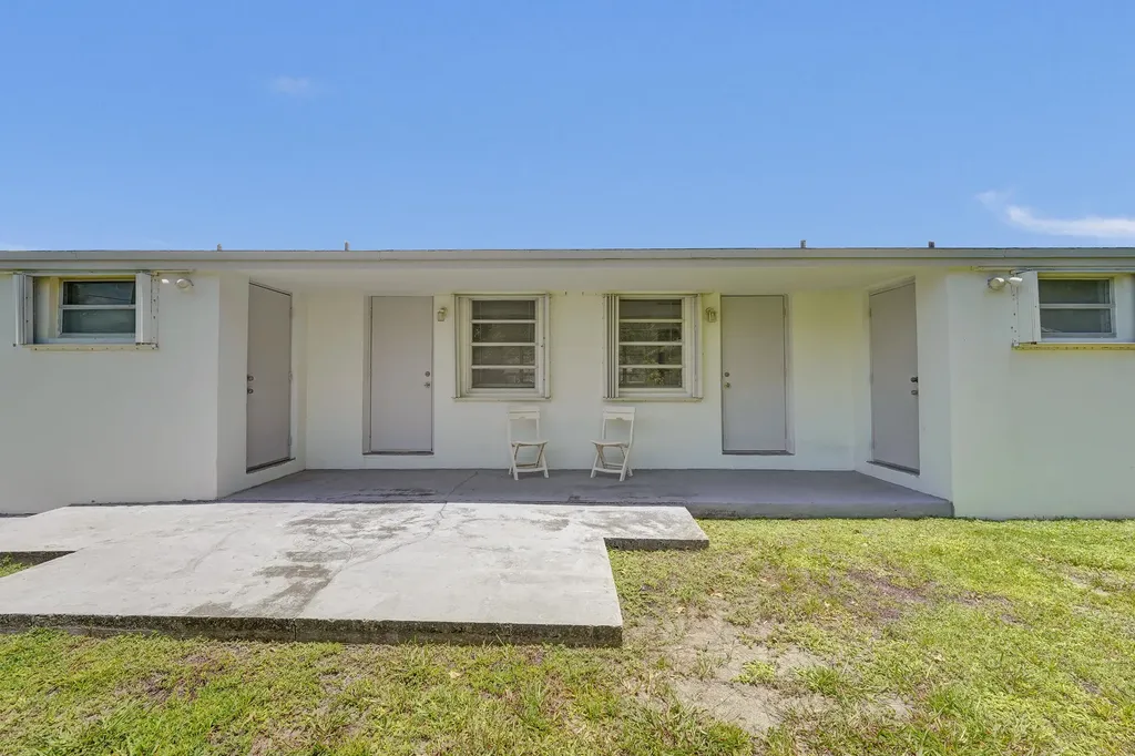 5830 Garfield Street Hollywood FL 33021