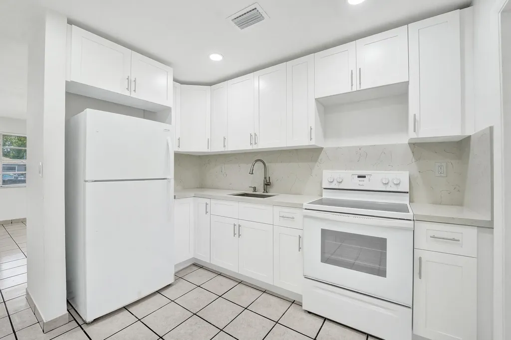 5830 Garfield Street Hollywood FL 33021