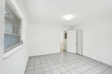 5830 Garfield Street Hollywood FL 33021