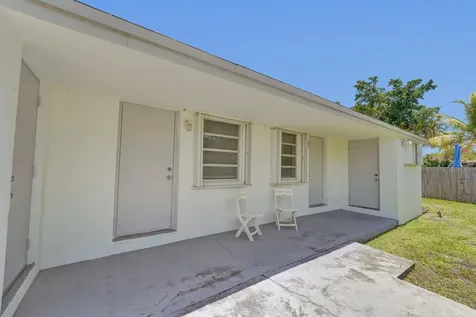 5830 Garfield Street Hollywood FL 33021