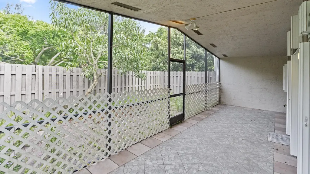 570 Woodgate Circle Sunrise FL 33326