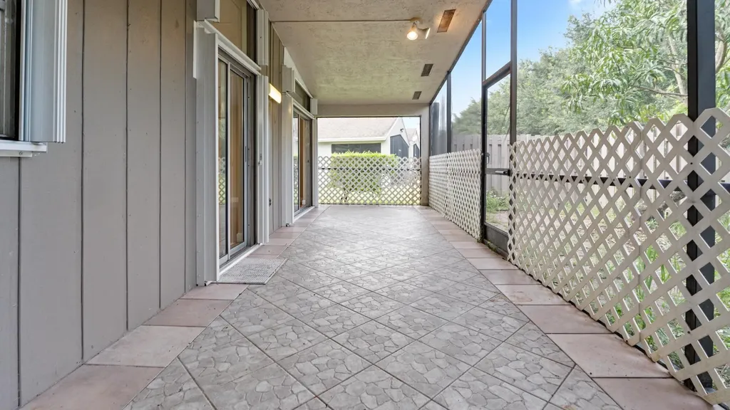 570 Woodgate Circle Sunrise FL 33326