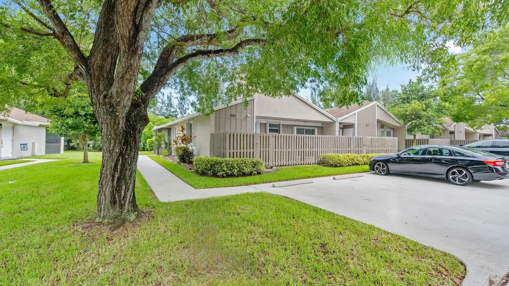 570 Woodgate Circle Sunrise FL 33326