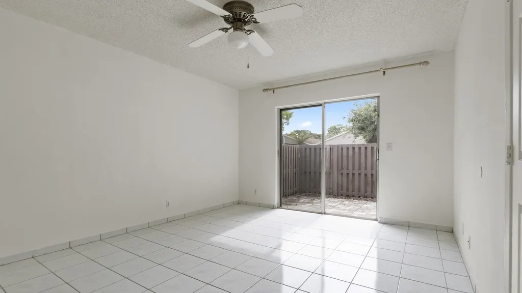 570 Woodgate Circle Sunrise FL 33326