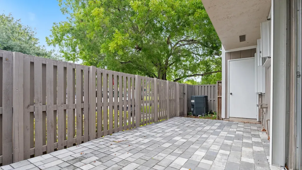 570 Woodgate Circle Sunrise FL 33326