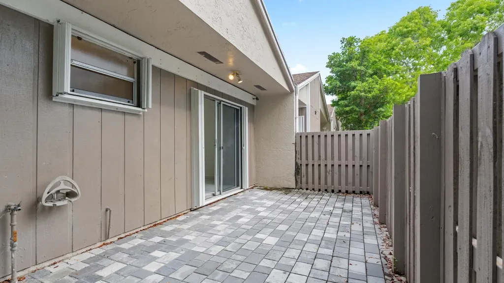 570 Woodgate Circle Sunrise FL 33326