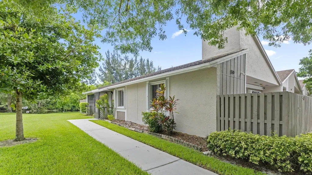 570 Woodgate Circle Sunrise FL 33326