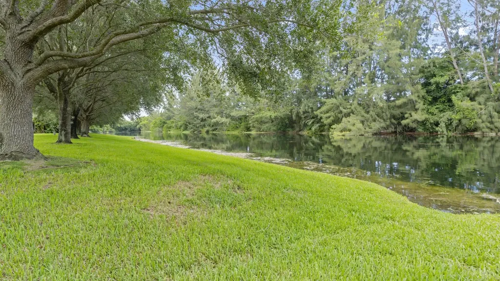570 Woodgate Circle Sunrise FL 33326