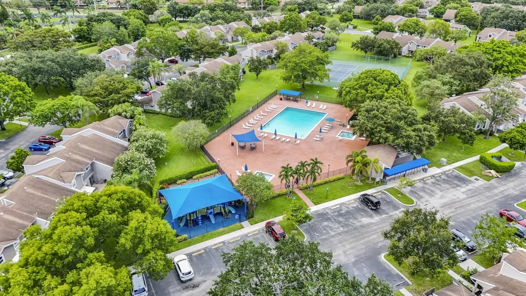 570 Woodgate Circle Sunrise FL 33326