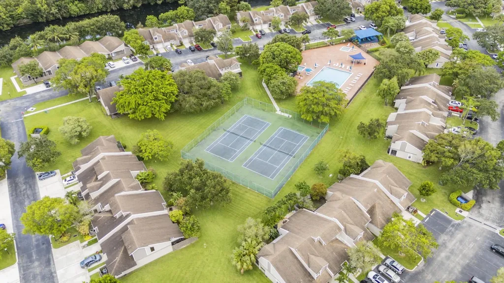 570 Woodgate Circle Sunrise FL 33326