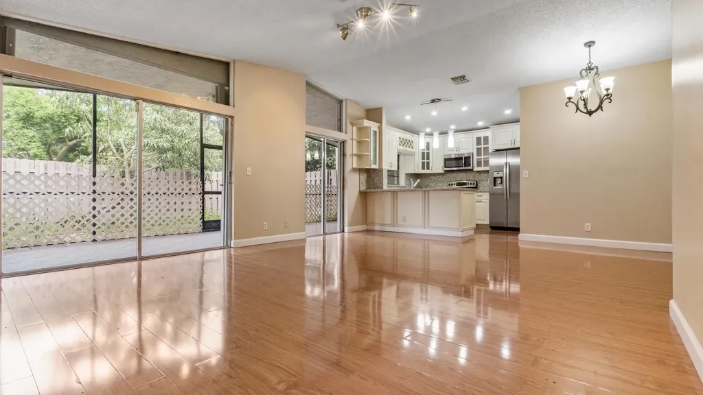 570 Woodgate Circle Sunrise FL 33326