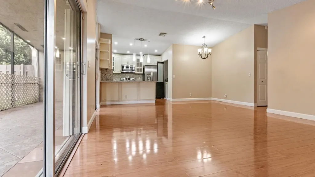 570 Woodgate Circle Sunrise FL 33326