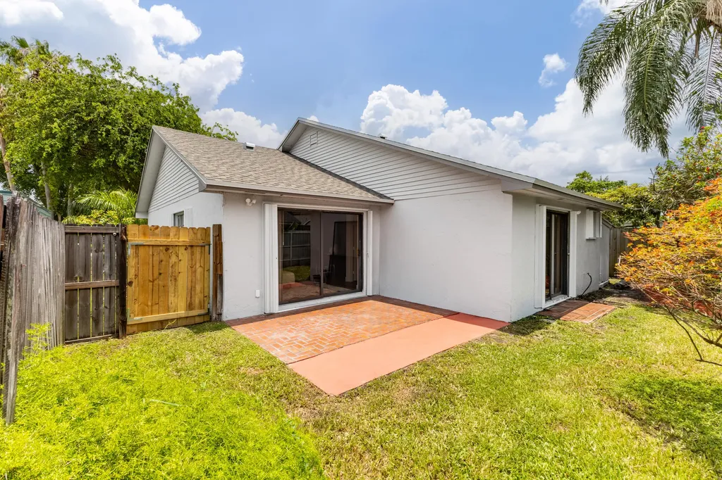 8210 SW 41st Street Davie FL 33328