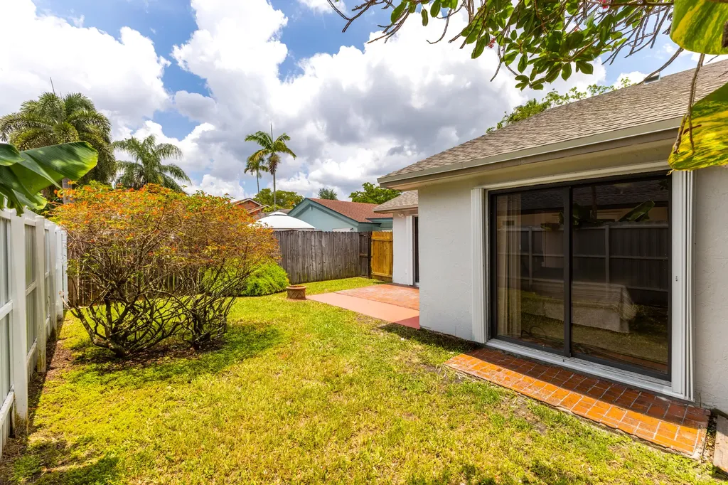 8210 SW 41st Street Davie FL 33328