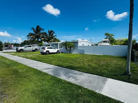 9235 SW 41st Street Miami FL 33165