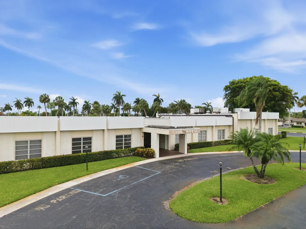 2789 Ashley Drive W West Palm Beach FL 33415