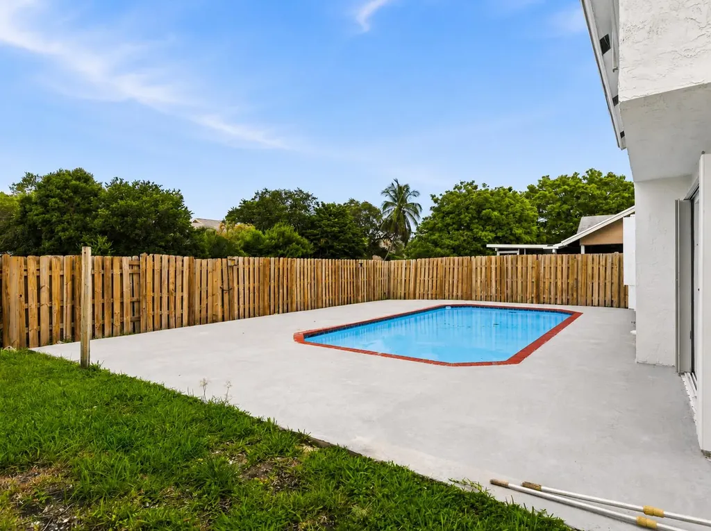 3157 NW 120th Way Sunrise FL 33323
