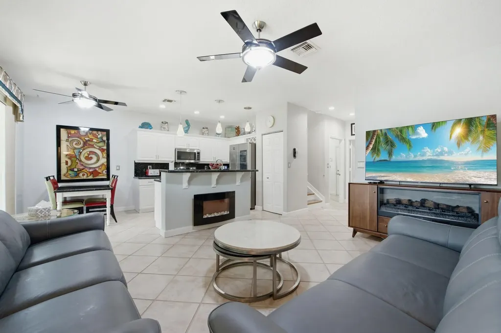 9807 NW 20th Street Pembroke Pines FL 33024