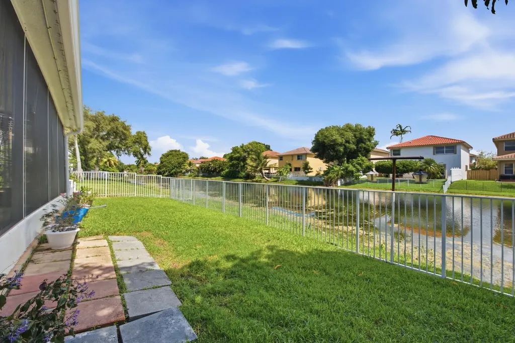 9807 NW 20th Street Pembroke Pines FL 33024