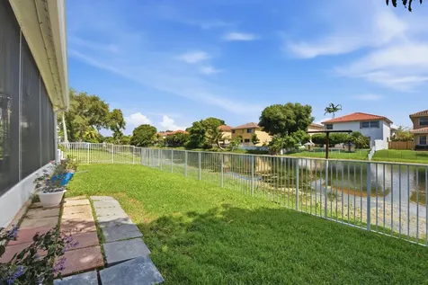 9807 NW 20th Street Pembroke Pines FL 33024