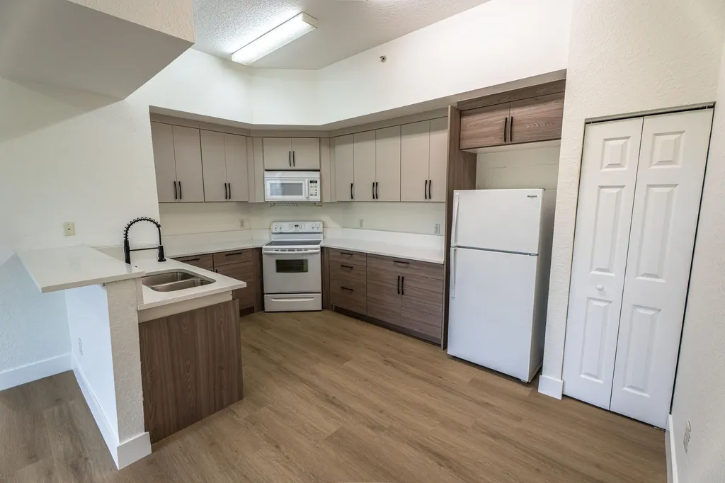 2801 Riverside Drive Coral Springs FL 33065