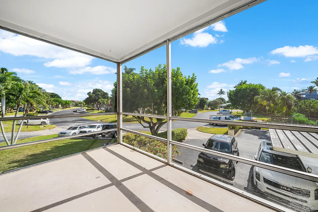 5540 Tamberlane Circle Palm Beach Gardens FL 33418