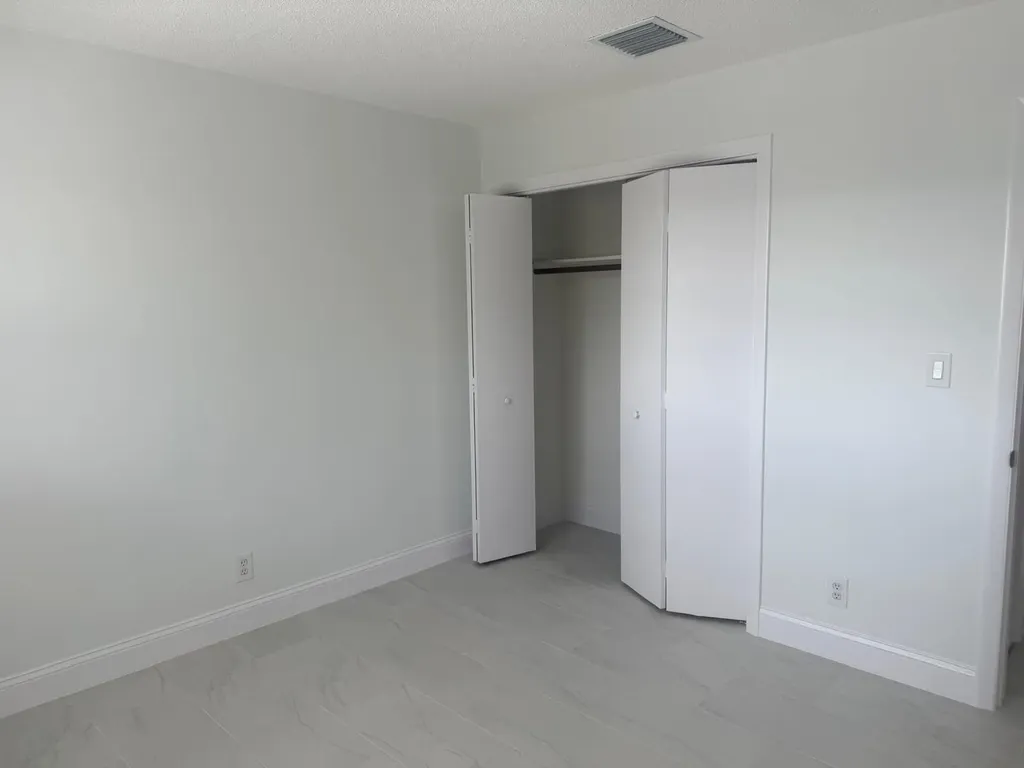 402 Lake Shore Drive West Palm Beach FL 33403