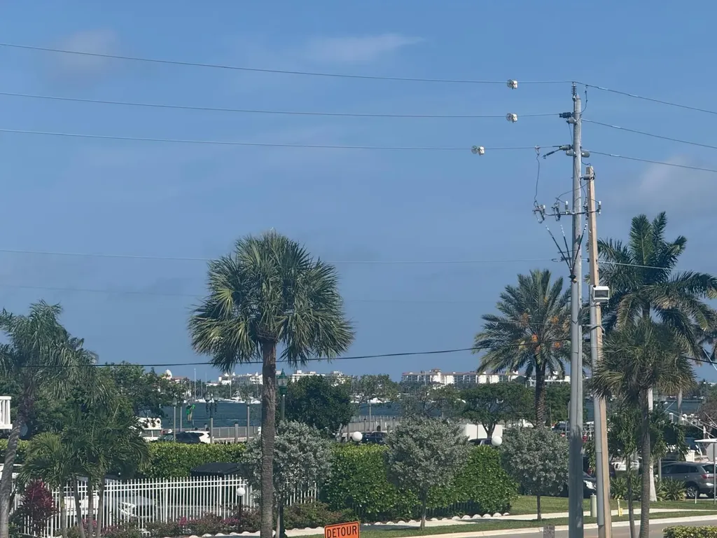 402 Lake Shore Drive West Palm Beach FL 33403