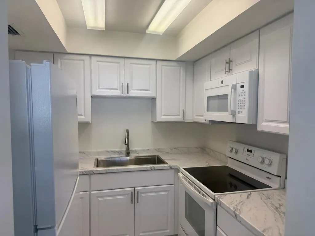 402 Lake Shore Drive West Palm Beach FL 33403