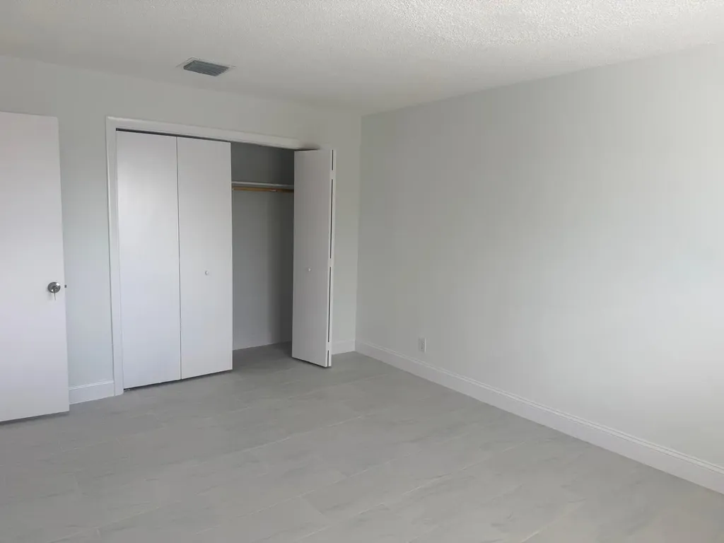 402 Lake Shore Drive West Palm Beach FL 33403