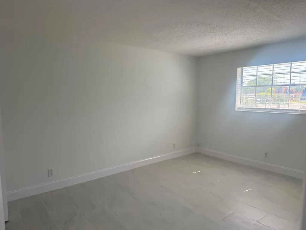 402 Lake Shore Drive West Palm Beach FL 33403